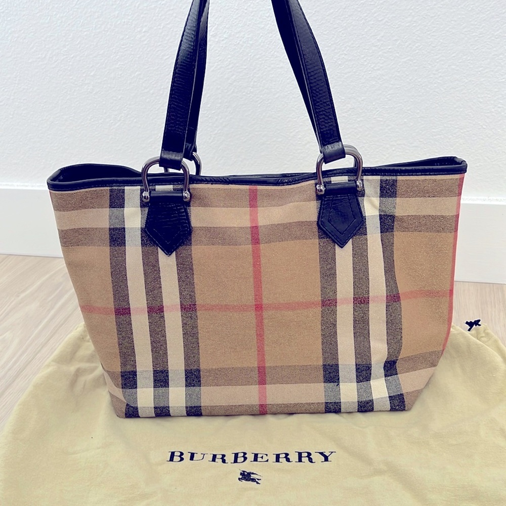 EUC like new authentic Burberry Shimmer Check tote